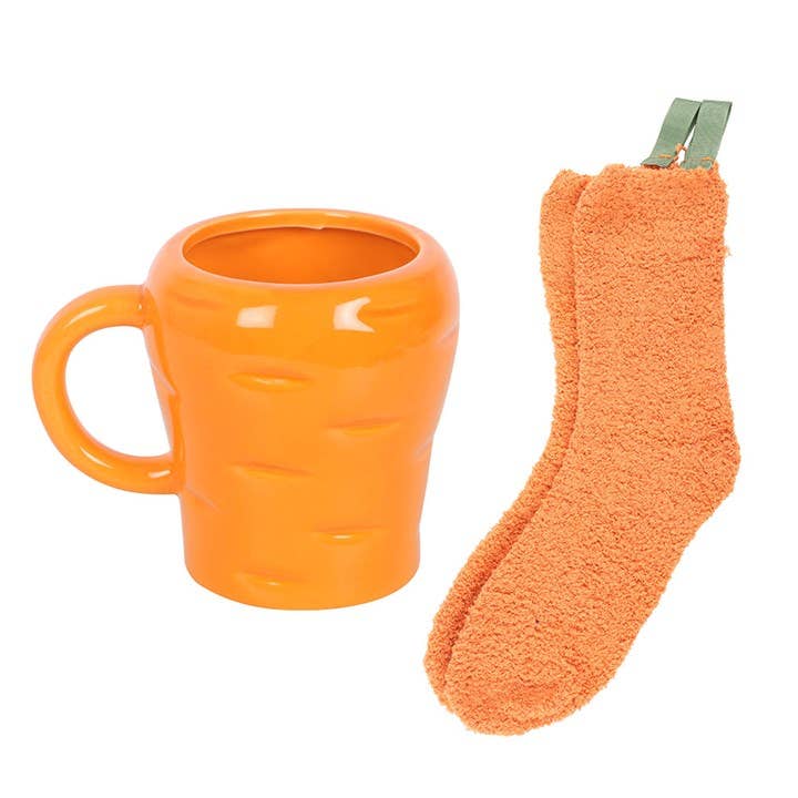 Tasse et chaussettes carotte