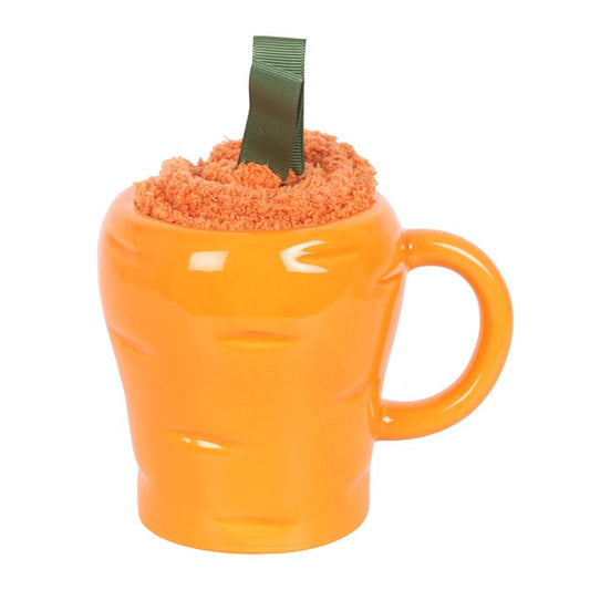 Tasse et chaussettes carotte