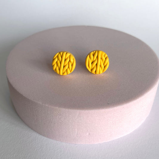 Boucles d'oreilles bouton tricoté