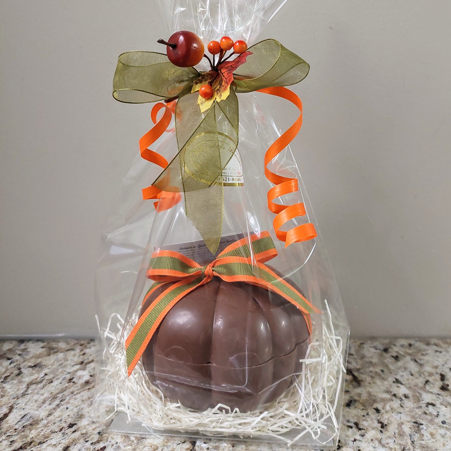 Chocolate flower or leaf filled with 4 chocolates