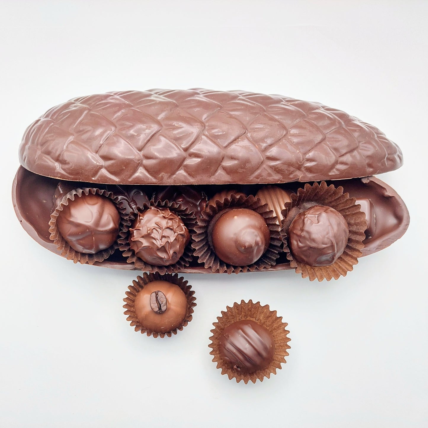 Moyen cône rempli de 12 chocolats