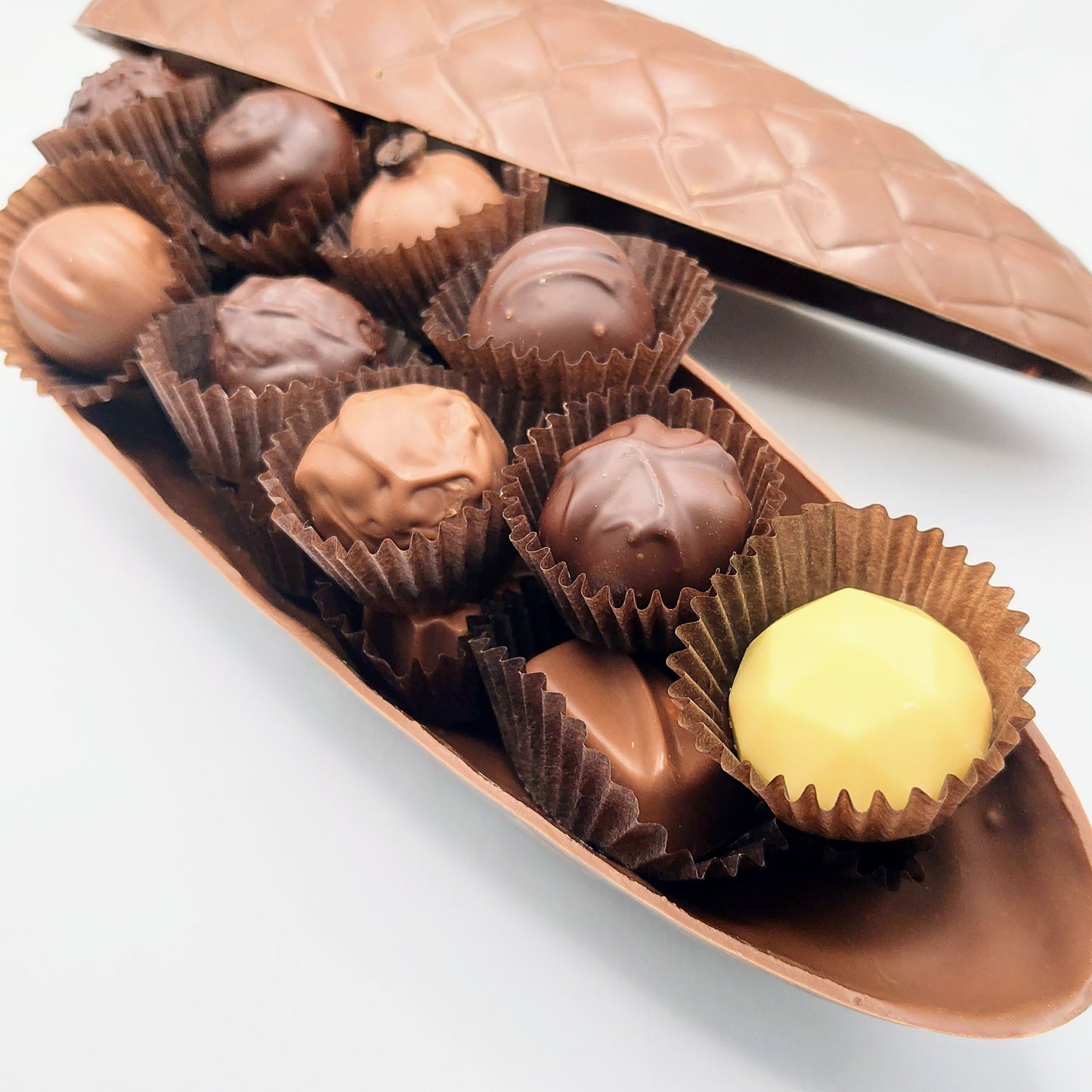 Grand cône rempli de 18 chocolats