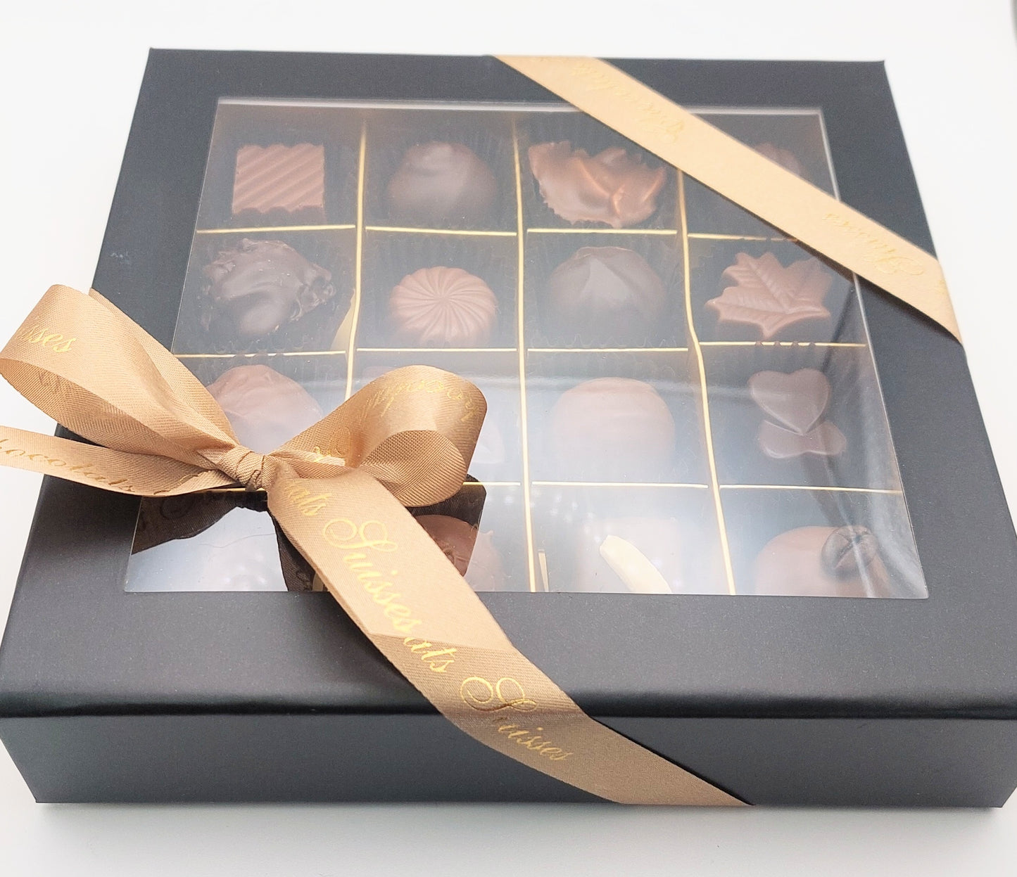 Boîte de 16 chocolats à couvercle magnétique