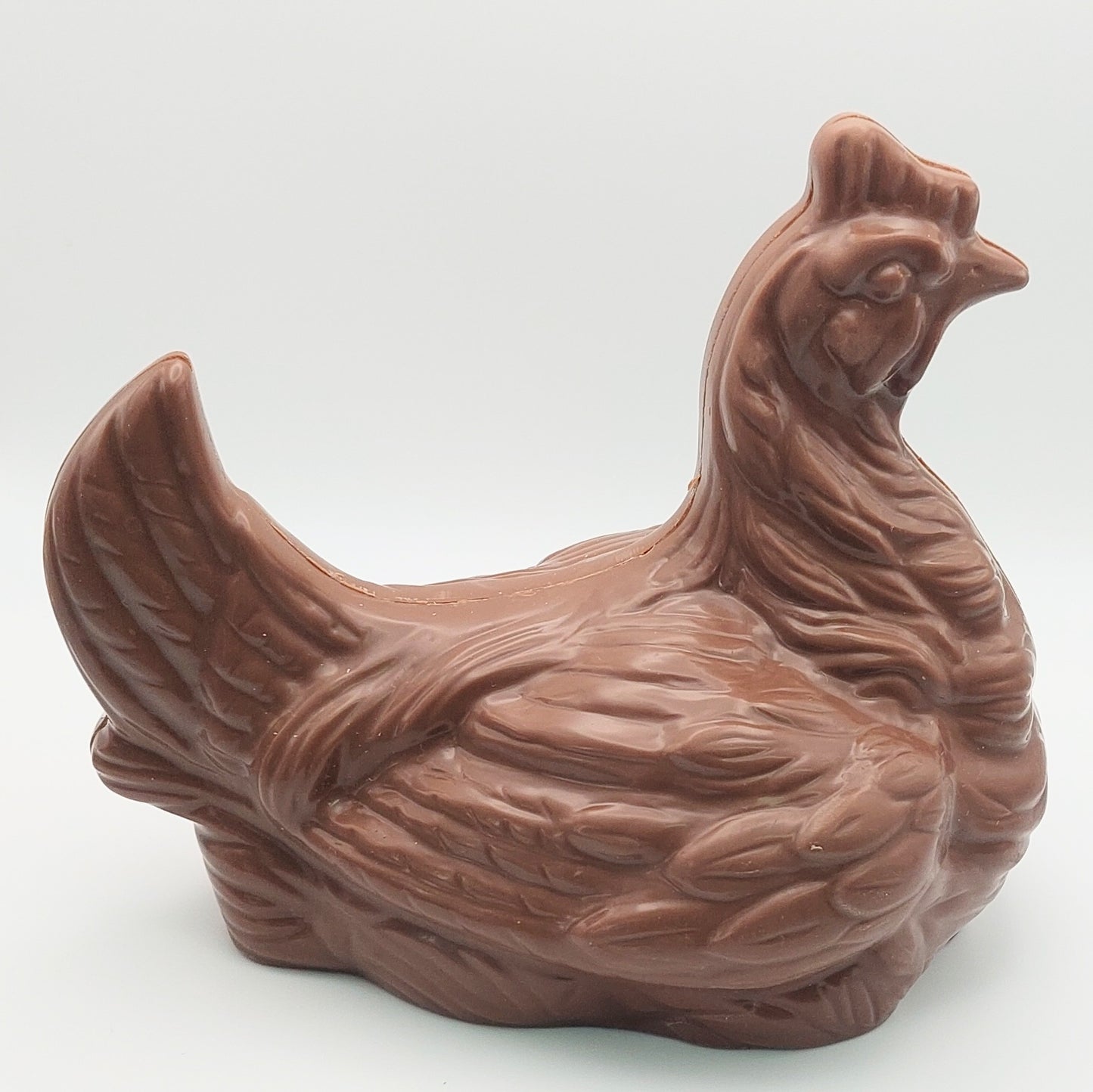 Très grande poule avec 6 oeufs truffés