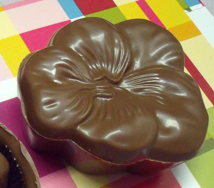 Bonbonnière fleur ou feuille remplie de 4 chocolats