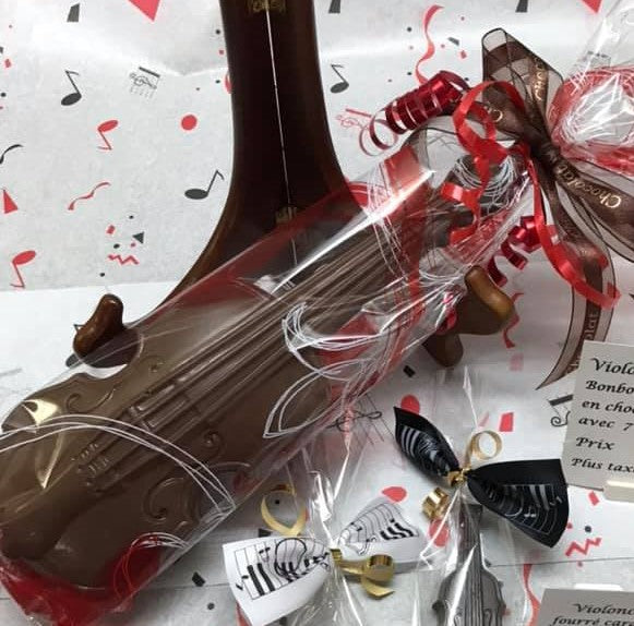 Bonbonnière violon remplie de 7 chocolats