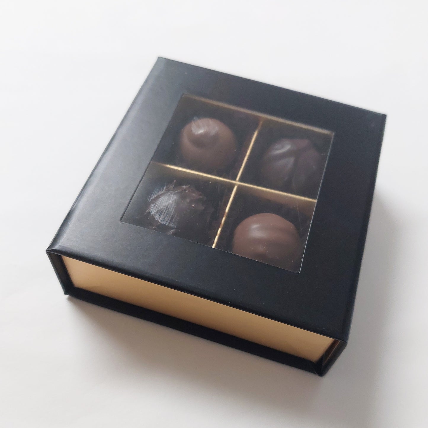 Boîte de 4 chocolats à couvercle magnétique
