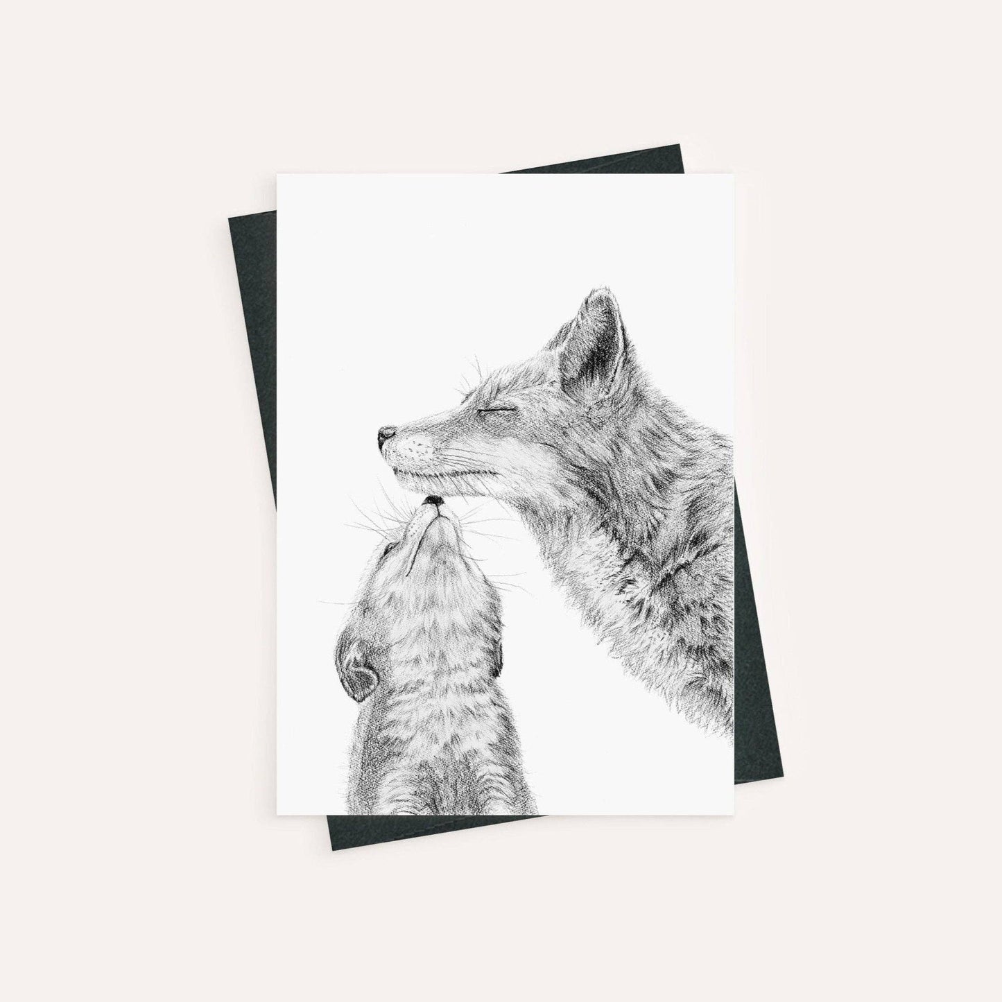 Maman renarde avec son petit - baiser - Noir et blanc - carte de vœux