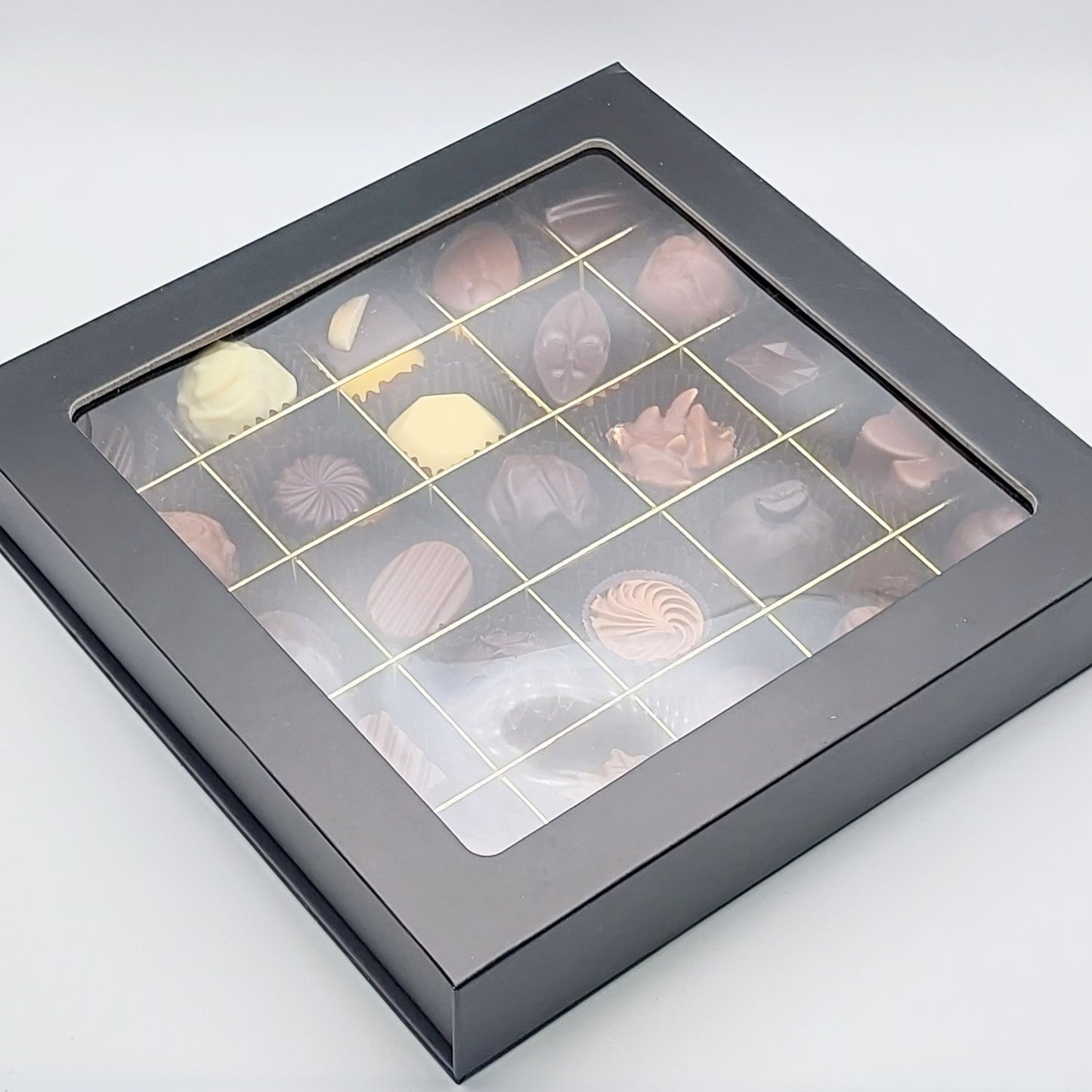 Boîte de 25 chocolats à couvercle magnétique